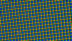 Wyświetlacz OLED wykorzystuje matrycę subpikseli RGGB składającą się z jednej czerwonej, jednej niebieskiej i dwóch zielonych diod.