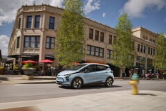 GM obniżył cenę Chevy Bolt 2023 i teraz zaczyna się ona od 26 595 USD za wariant 1LT. (Źródło: GM)