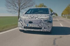 Po wstępnych szkicach, nowe Audi A2 e-tron pojawia się teraz w prawdziwym życiu w folii maskującej podczas jazd testowych na lodzie i śniegu w północnej Szwecji oraz w tunelu aerodynamicznym.