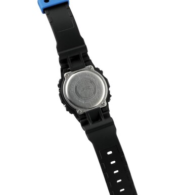 Widok z tyłu zegarka Casio G-Shock DW5600TT25-1 pokazujący wygrawerowany tył koperty.