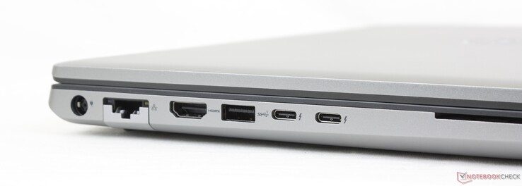 Po lewej: zasilacz AC, Gigabit RJ-45, HDMI 2.1, USB-A 3.2, 2x Thunderbolt 4 z Power Delivery + DisplayPort 1.4, czytnik Smart Card