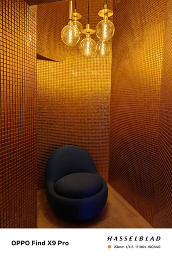 Główny aparat Oppo 23 mm.