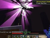 Zrzut ekranu przedstawiający użytkownika pokonującego Smoka Endera w grze Minecraft