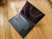 Recenzja laptopa Razer Blade 18: Mniejszy niż wiele 17-calowych laptopów do gier