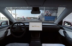 Tesla jadąca autonomicznie na parking w Giga Berlin (źródło zdjęcia: Tesla on X)
