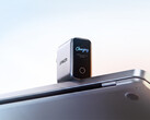 Ładowarka Laptop Charger Pro rozpoznaje laptopy z systemem Mac i Windows. Na zdjęciu: zdjęcie promocyjne ładowarki przedstawiające funkcję rozpoznawania.