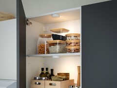 Gömpyssling IKEA (na zdjęciu) to oświetlenie LED uruchamiane ruchem. (Źródło zdjęcia: IKEA)