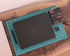 Proces produkcji laptopa Laptop 13 Pro sprawia, że urządzenie to bardziej przypomina tradycyjne laptopy klasy prosumenckiej, takie jak Razer Blade