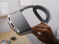 Zestaw słuchawkowy Samsung Galaxy XR. (Źródło obrazu: MKBHD na YouTube, zrzut ekranu)