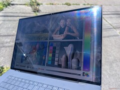 Na zewnątrz w bezpośrednim świetle słonecznym