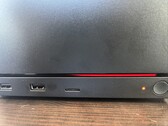 Urządzenie Steam Machine wyświetla czerwony kod błędu, który najprawdopodobniej wskazuje na problem z ponownym konfigurowaniem pamięci. 