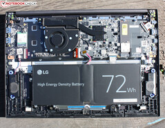 LG Ultra PC 16 (2022): cięższy standardowy akumulator, typowa plastikowa obudowa