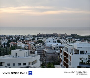 Vivo X300 Pro 12 MP, teleobiektyw 85 mm.