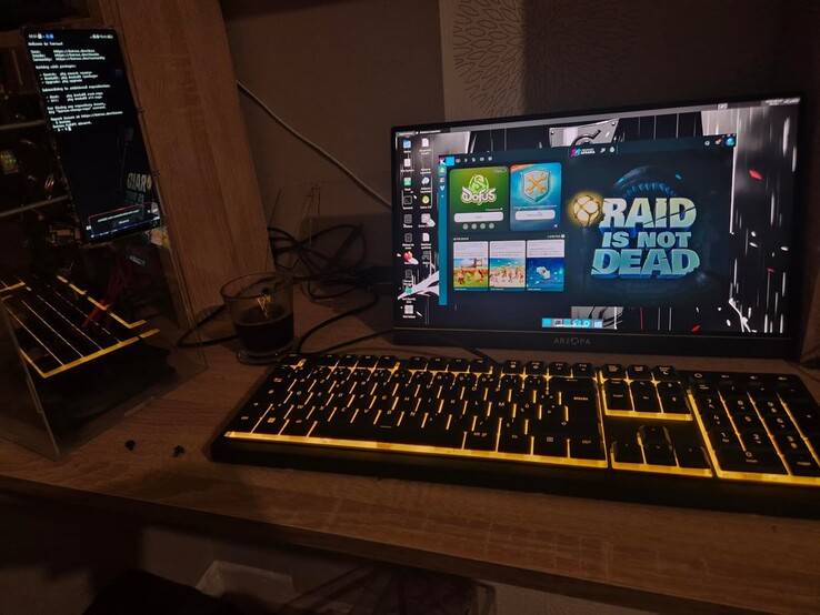 Zmodyfikowany komputer Z70 Ultra z środowiskiem graficznym XFCE4