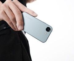 Bluefox NX1 to niewielki 4-calowy smartfon z Android 15, który jest już dostępny do zamówienia na całym świecie. (Źródło zdjęcia: Bluefox)