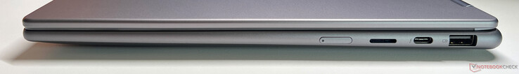 Po prawej: przycisk zasilania, czytnik kart microSD, USB-C 4.0 z Thunderbolt 4 (40 Gbit/s, DisplayPort 2.1, Power Delivery 3.0), USB-A 3.2 Gen 1 (5 Gbit/s, zasilane)