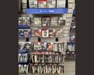 Aleja w sklepie GameStop wypełniona fizycznymi grami na PS3