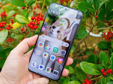 Na zewnątrz pod zachmurzonym niebem