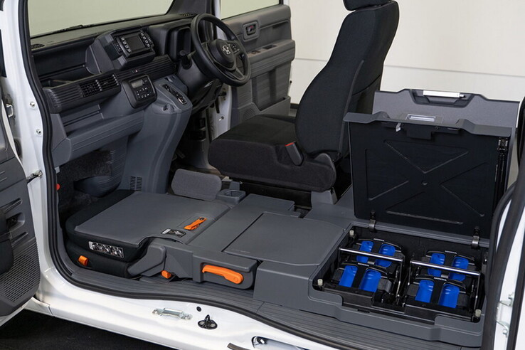 Zdjęcia podglądowe konceptu Honda MEV-Van wskazują na raczej niewielką pojemność akumulatora. (Źródło zdjęcia: Honda via Carscoops)