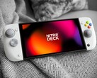 CRKD Nitro Deck 2 zastępuje kontrolery Joy-Con konsoli Nintendo Switch 2/Switch.