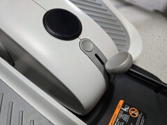 Opór pedałów w Active Desk można ustawić na siedmiu poziomach