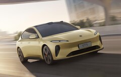 NIO ET5 to przystojny elektryczny sedan, który wydaje się napędzać sprzedaż dla marki. (Źródło obrazu: NIO)