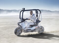 BMW Vision CE 01 ma zastąpić kaski i sprzęt ochronny sprawdzonymi pasami bezpieczeństwa i klatką bezpieczeństwa (źródło zdjęcia: BMW)