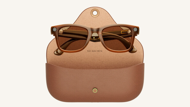 Inteligentne okulary Ray-Ban Meta Wayfarer i etui ładujące.