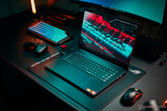 Razer Blade 16 2025 będzie dostępny jeszcze w tym roku w konfiguracji napędzanej przez RTX 5060. 