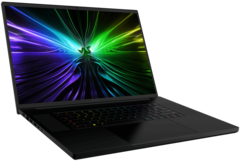 Razer Blade 18 (2024) jest wyposażony w port Thunderbolt 5 (źródło obrazu: Razer)