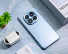Redmi Note 15 Pro Plus w kolorze Azure Blue. (Źródło zdjęcia: Xiaomi)