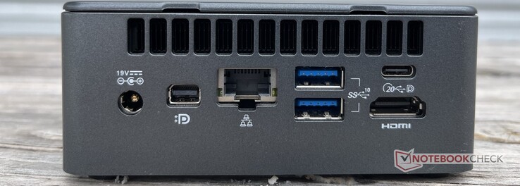 Tył: DC in, Mini DisplayPort 1.4, Gigabit Ethernet, 2x USB-A 3.2 Gen 2 (10 Gbps), USB4 (20 Gbps, DisplayPort) Type-C, HDMI 2.0