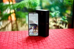 Motorola Razr 70 oferuje dwa bardzo jasne wyświetlacze.