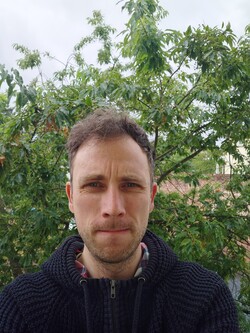 Selfie wykonane przednim aparatem o rozdzielczości 12 MP