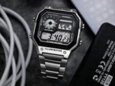Casio AE-1200WHD-1AV, który jest tylko 13 dolarów droższy od podstawowego AE-1200WH-1A dzięki metalowym elementom. (Źródło zdjęcia: MTR Watches)