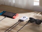 Akcesorium XREAL Beam łączy okulary Air AR z urządzeniami takimi jak Nintendo Switch. (Źródło obrazu: XREAL)