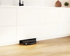 Bosch ukrywa robota odkurzającego i mopującego w kuchni.