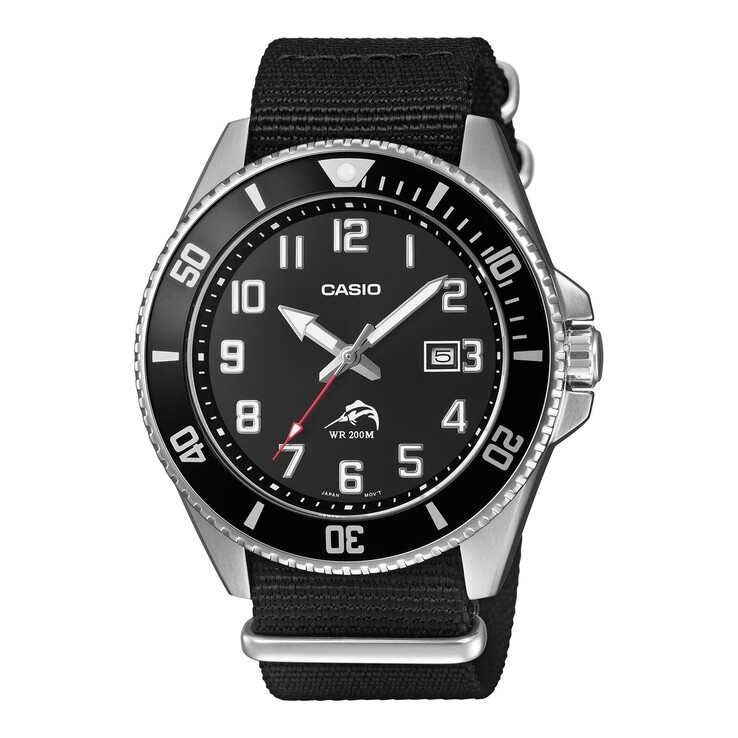 Zegarek nurkowy Casio Duro MDV106C-1AV z czarną tarczą, wyrazistymi cyframi arabskimi, czarnym jednokierunkowym pierścieniem, kopertą ze stali nierdzewnej i czarnym paskiem z tkaniny.