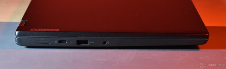 w lewo: USB C 3.2 Gen 2, USB A 3.2 Gen 1, audio 3,5 mm