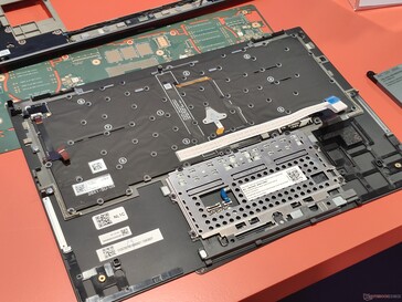 Tył nowej ramy klawiatury: Klawiaturę można w razie potrzeby wyjąć z ramki (źródło obrazu: Benjamin Herzig)