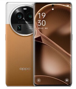 Oppo Find X6 Pro w kolorze Desert Silver Moon