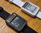 LightInk posiada dobrze widoczny panel słoneczny