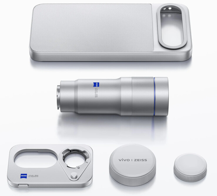 Zestaw teleobiektywu X300 FE zawiera specjalny futerał i pokrywkę obiektywu, a także sam telekonwerter.