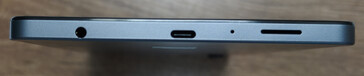 Dół: port audio 3,5 mm, port USB-C, mikrofon, głośnik