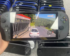 Ktoś ma w swoich rękach dziesiątki prototypowych egzemplarzy Lenovo Legion Play. (Źródło obrazu: Taki Udon)