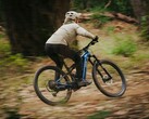 Aventon Current ADV eMTB może pochwalić się dużym akumulatorem o pojemności 800 Wh