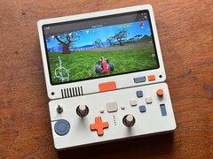 Pilet może być również używany jako handheld do gier (źródło obrazu: soulscircuit)