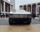 Tesla uniemożliwia obrócenie Cybertrucka (zdjęcie: Jordi Cor/YT)