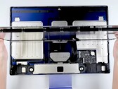 Płyta główna iMaca Apple jest wręcz maleńka w porównaniu do rozmiaru obudowy. (Zdjęcie: iFixit)