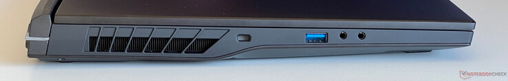 Po lewej: Kensington Lock, USB-A 3.2 Gen.2 (10 Gbit/s), wyjście słuchawkowe, wejście mikrofonowe